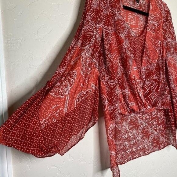 BCBG MaxAzria Nickelette Batik Printed 100% Silk Blouse XXS - Picture 2 of 7